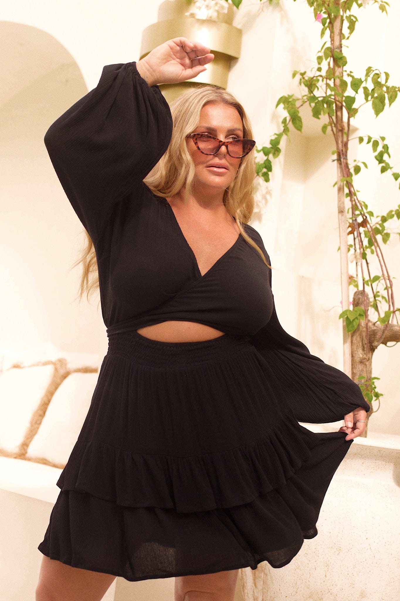 Oracle Cutout Dress {black}