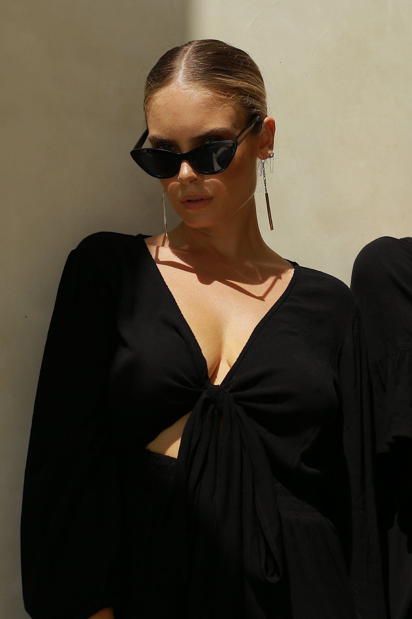 Oracle Cutout Dress {black}